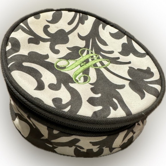 Circle Jewelry / Makeup Zip Around Holder - Picture 3 of 5